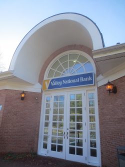 Front view of Valley National Bank Livingston from S Livingston Ave.